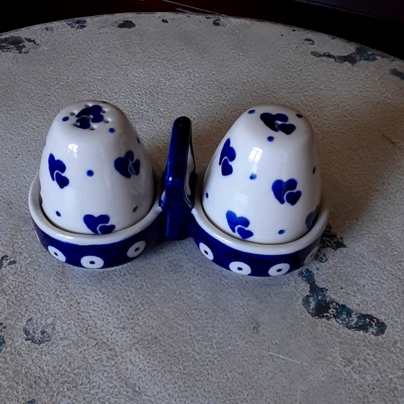 Hand Made Polish Three PC Salt & Pepper Signed and Numbered Heart to Heart - Picture 3 of 6